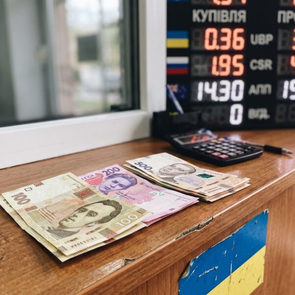 НБУ спростив купівлю валюти: українці зможуть купувати до 50 тисяч гривень на місяць через обмінники