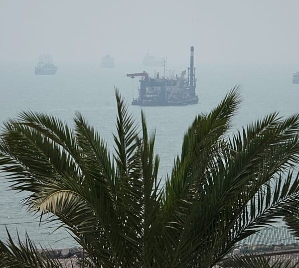 Іран заявив про удар по американських військових кораблях та нафтових танкерах