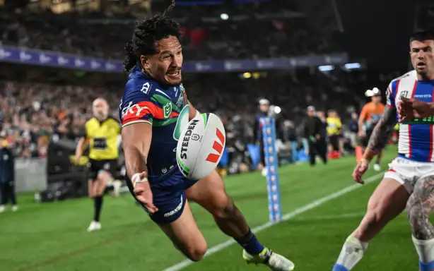 Dallin Watene-Zelezniak of the Warriors tries to keep the ball in play, NZ Warriors v Newcastle Knights, Week 2 Final of the NRL Telstra Premiership at Eden Park, Auckland, New Zealand on Saturday 20 September 2026.© Photo: Andrew Cornaga / Photosport