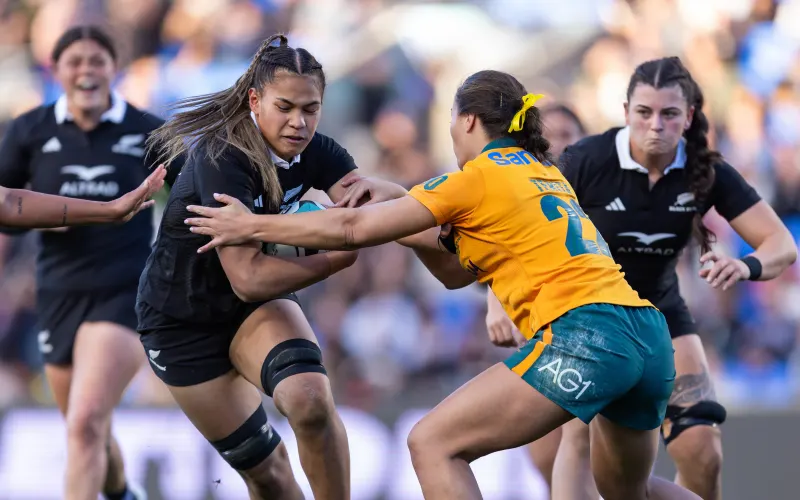 Amara Sititi, гравчиня команди Black Ferns, під час матчу проти Австралії.