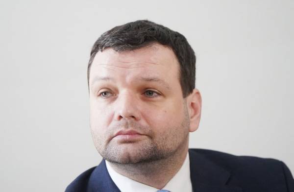У Латвії звільнили міністра, який керував авто в стані сильного сп’яніння