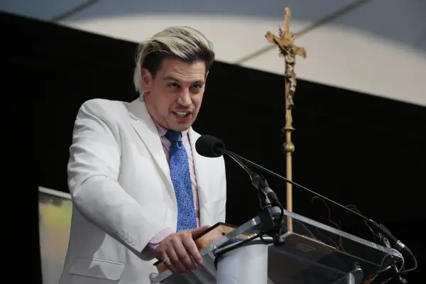 Milo Yiannopoulos speaking at a rally at the MECU Pavilion November 16, 2021 in Baltimore, Maryland.