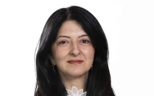 Коронер Мінал Дуггал.