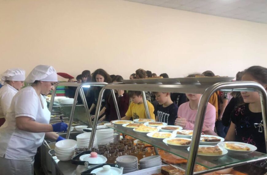 Школи не годують дітей: батьки скаржаться на харчування