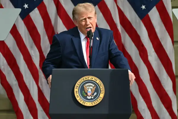 Президент США Дональд Трамп виступає на меморіальній церемонії з нагоди 25-ї річниці нападів 11 вересня 2001 року в Пентагоні у Вашингтоні, округ Колумбія, 11 вересня 2026 року. (Фото: SAUL LOEB / AFP через Getty Images)