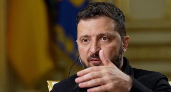 Зеленський: Росія двічі цілилася в літак президента України