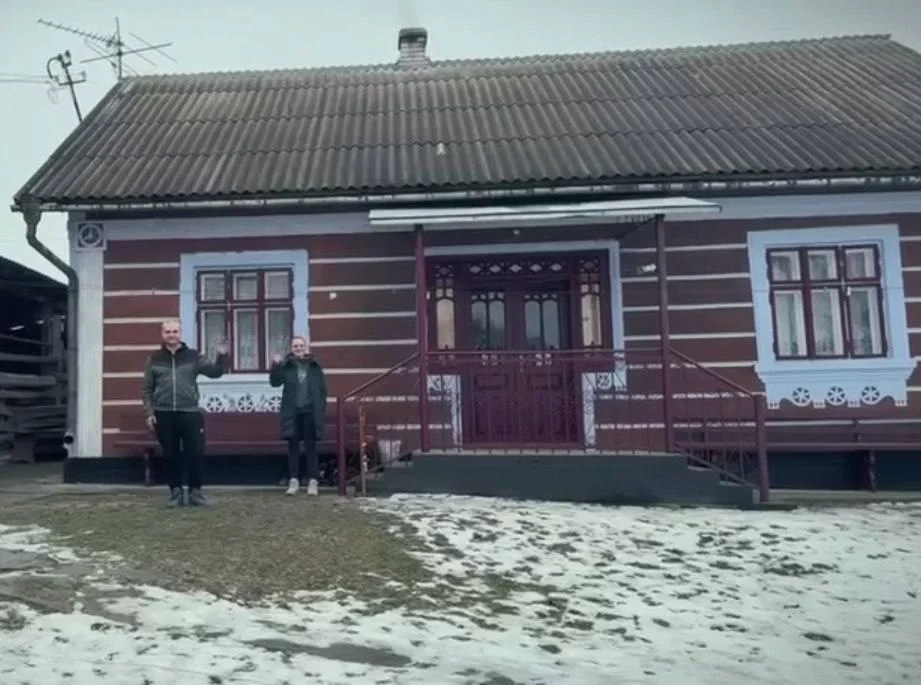 'Труха Україна' передала квартиру родині з Лисичанська, яка чотири роки жила в одній кімнаті
