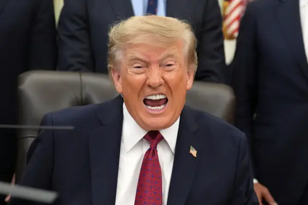 Президент Дональд Трамп виступає в Овальному кабінеті Білого дому в понеділок, 31 серпня 2026 року, у Вашингтоні. (AP Photo/Jacquelyn Martin)