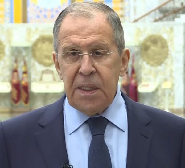Паспорти ОАЕ у родини Лаврова