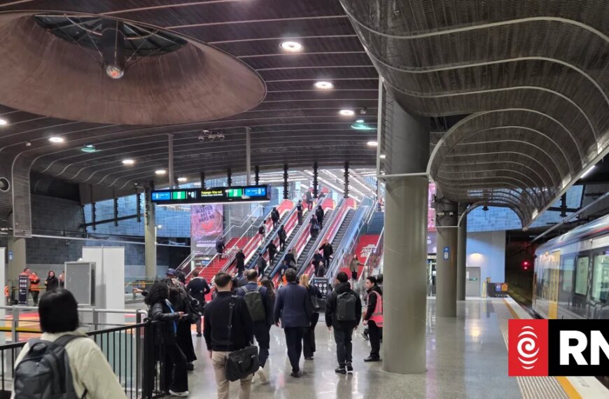 City Rail Link у Окленді привабив на 25 тисяч пасажирів більше