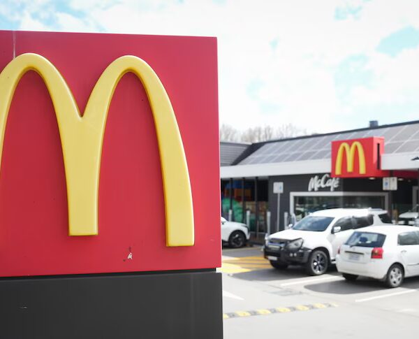 Чоловік вимагає понад $2 мільйони від McDonald’s за падіння