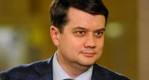 Експерт: піар Разумкова на “соціальних” ініціативах не має практичної користі