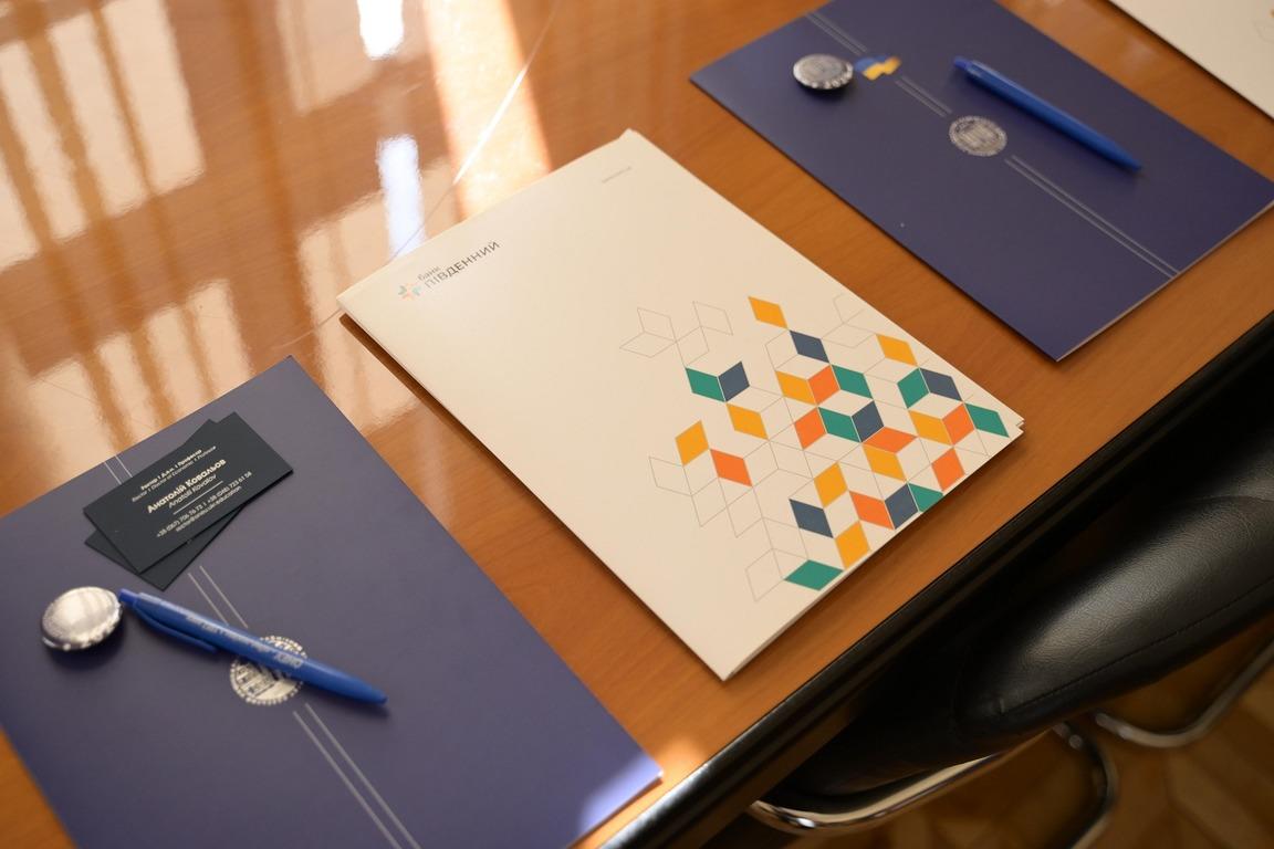 Банк 'Південний' розширює освітній проєкт Academic Hub та розпочинає співпрацю з одеськими університетами