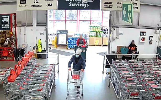 Чоловік, якого поліція вважає Томом Філліпсом, помічений у Bunnings у Те Рапа