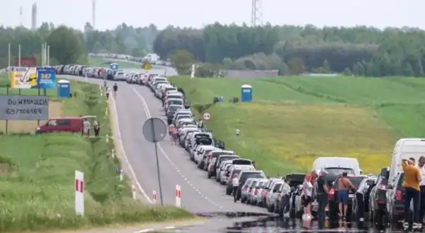 На ПП “Краковець” багатогодинні черги автобусів спричинили колапс на кордоні з Польщею