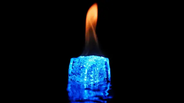 Вчені створили нову форму льоду за температури понад 2000 °C