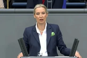 Лідерка АдН пообіцяла припинити допомогу Україні та повернути українців додому