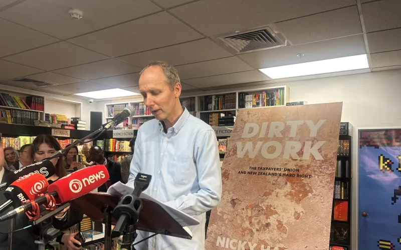 Запуск книги Нікі Гагера Dirty Work 22 вересня 2026 року.