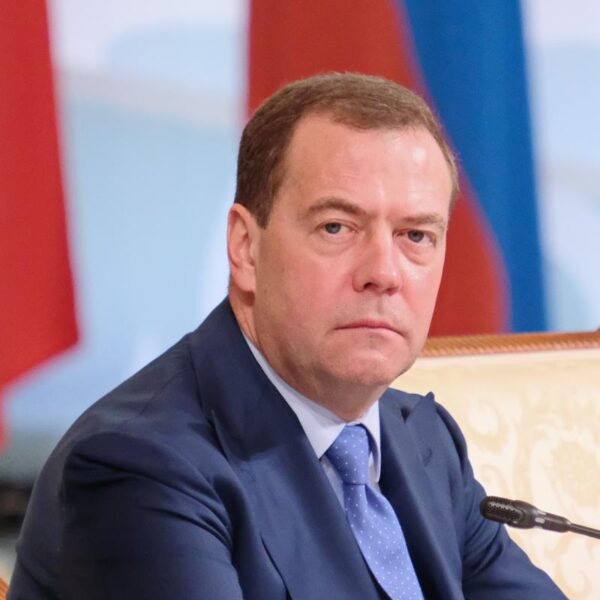 Медведєв пообіцяв Німеччині “прямий удар” у відповідь на постачання зброї Україні