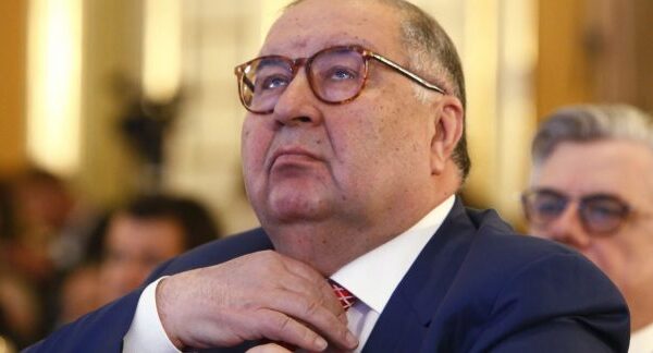 Франція закликає зняти санкції з російського олігарха, викликаючи обурення в ЄС