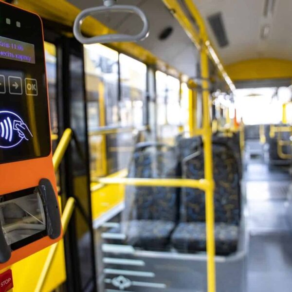 Продажі проїзних скоротилися вдвічі на тлі 10% падіння пасажиропотоку після підвищення тарифу до 30 грн