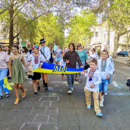 Миколаївці відзначили День Державного Прапора України святковою ходою у вишиванках. Фото: МикВісті