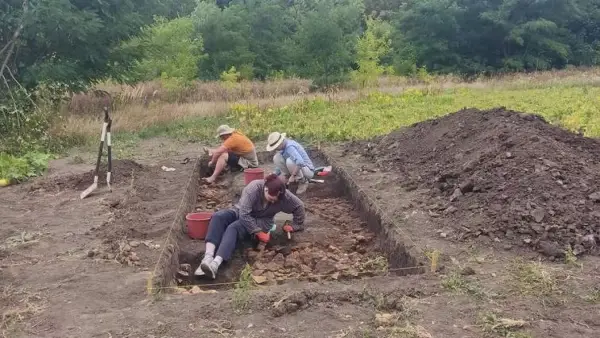 Археологи на Тернопільщині відкопали трипільське житло