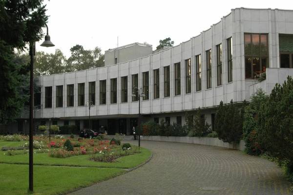 Німеччина закриває російське консульство в Бонні та “Рускій дом” у Берліні