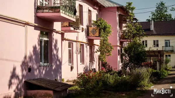 Відновлений багатоквартирний будинок у селі Луч, фото «МикВісті»