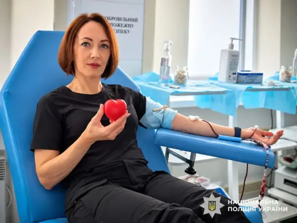 Кременчуцькі поліцейські поповнили банк крові для військових і цивільних осіб
