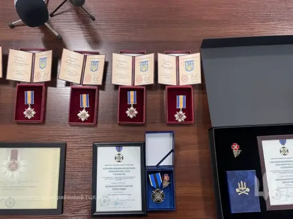 У Кременчуку родинам полеглих захисників передали державні та відомчі нагороди