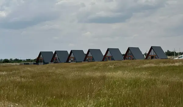 Vento запрошує на відпочинок у шале біля Тилігульського лиману