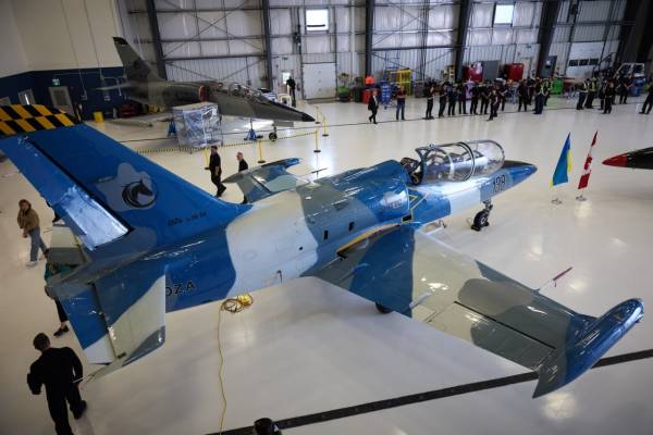 Українські пілоти тренуються на винищувачах Gripen та F-16 у Канаді