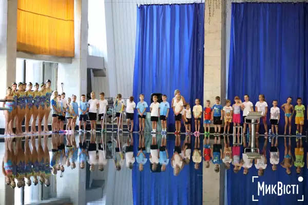 У Миколаєві провели Олімпійський урок зі стрибків у воду. Фото: МикВісті