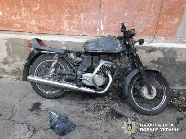 Поліція Лубен затримала чоловіка за підпал мотоцикла