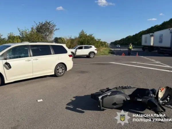 На Полтавщині внаслідок ДТП з електроскутером постраждали дві 15-річні дівчини