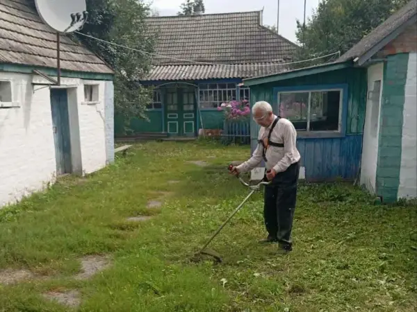 Майстер на годину” допомагає жителям Сергіївської громади з господарськими роботами