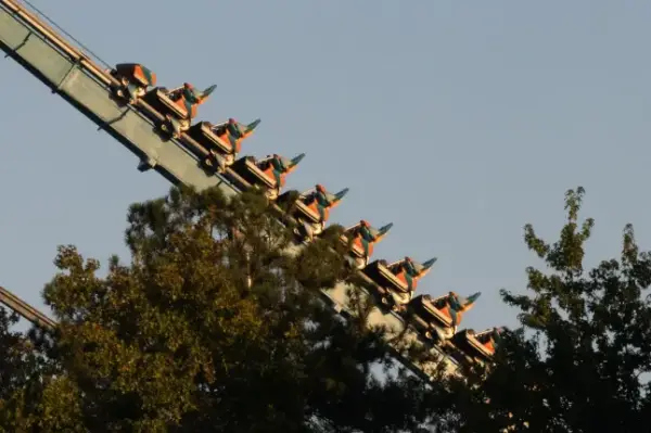 Американські гірки 'Голіаф' у Six Flags Over Georgia