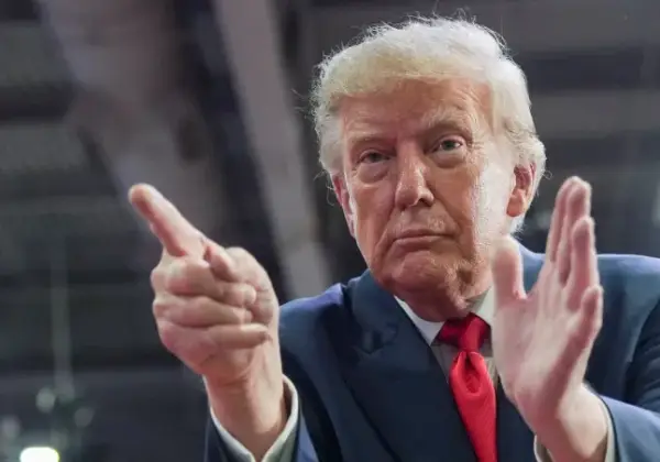 Президент США Дональд Трамп відвідує передвиборчий мітинг у The Oncenter, Сірак'юс, Нью-Йорк, США, 9 жовтня 2026 року. REUTERS/Nathan Howard