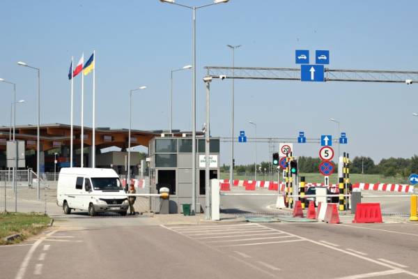 Кордон з Польщею: черги до 40 годин сповільнюють рух