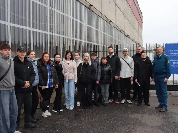 Студенти з Полтавщини зазирнули за лаштунки роботи митного посту