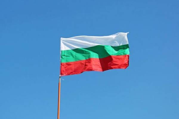Президентські вибори в Болгарії: на старт вийшли Йотова та Гюров